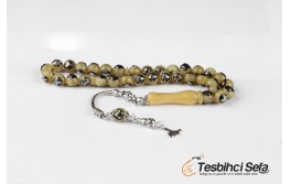 Kehribarın Üzerine Osmanlı Tuğra İşlemeli Tesbih Kehribarın Üzerine Osmanlı Tuğra İşlemeli Tesbih